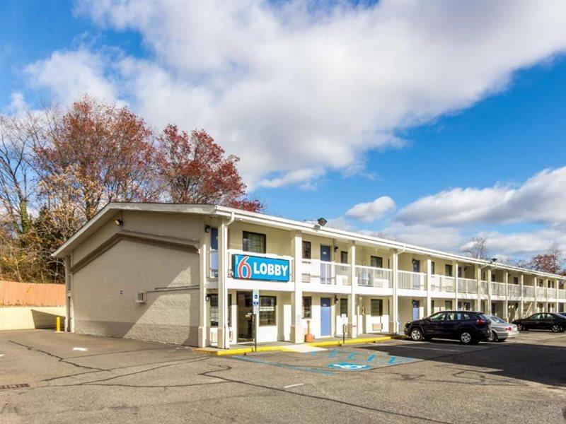Motel 6 New Brunswick Exterior photo