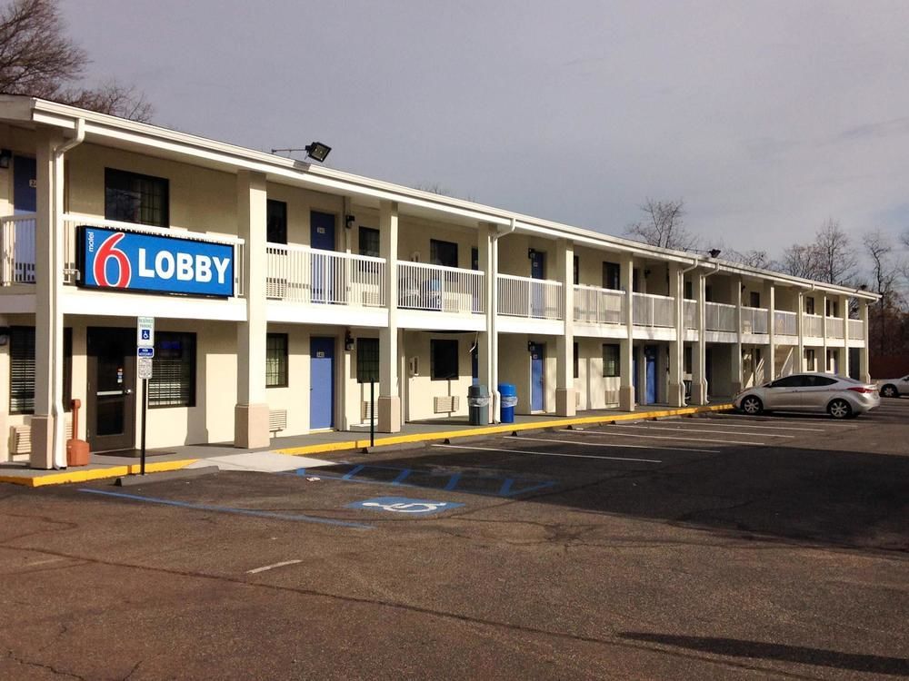 Motel 6 New Brunswick Exterior photo