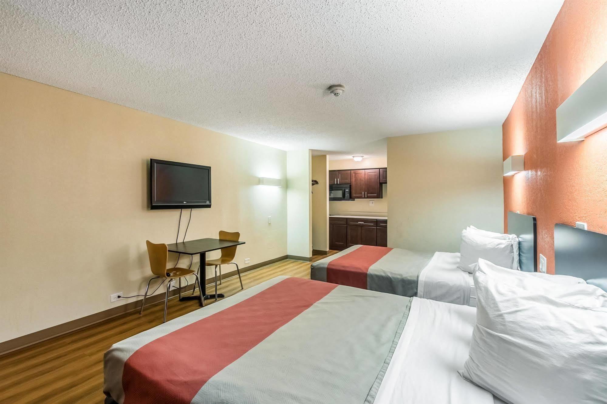 Motel 6 New Brunswick Exterior photo