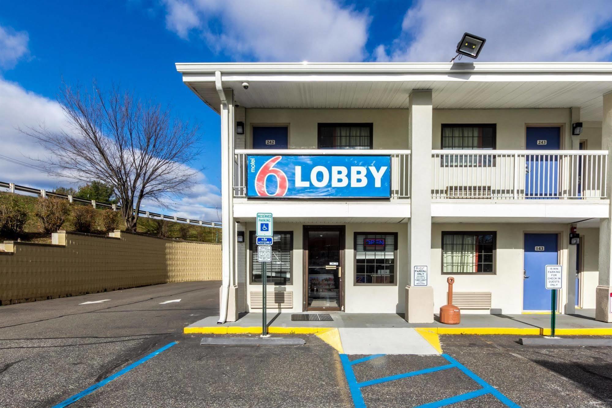 Motel 6 New Brunswick Exterior photo